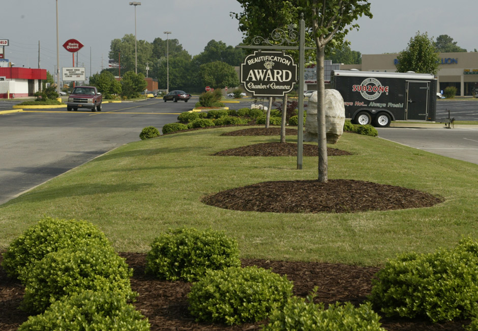 Hannah's Landscaping » Longview Plaza